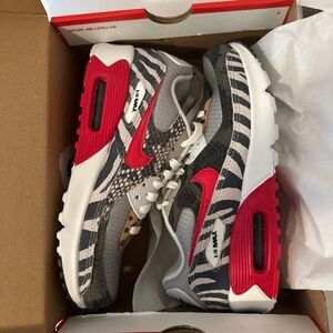 Nike Air Max 90 LTR (GS) Lt Iron Ore/White/University Red Size 5Y 6.5W $FIRM$